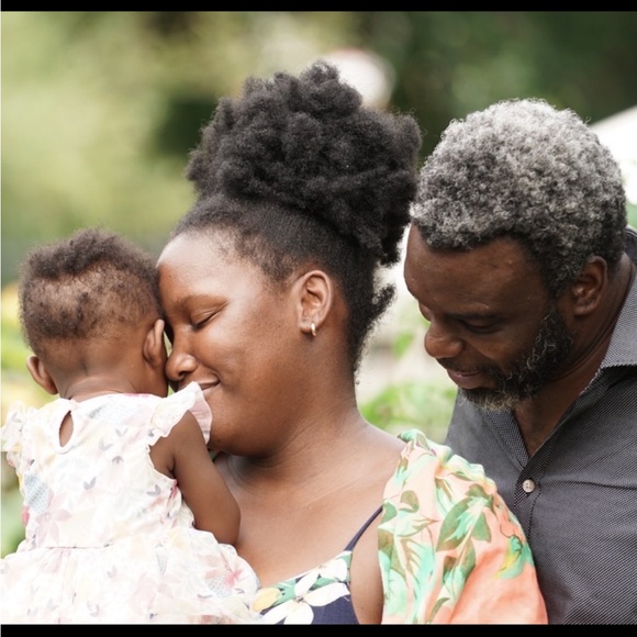 Meet your Poshers: Candace & Robert - Picture 4 of 9